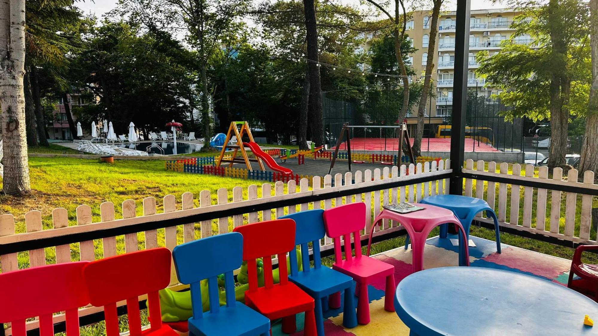 Queen Nelly Park Kiten  Ngoại thất bức ảnh